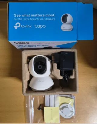 Cámara WIFI Tapo C200 en su caja