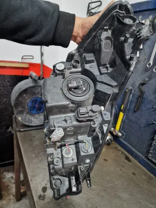 Faro delantero izquierdo Toyota Yaris