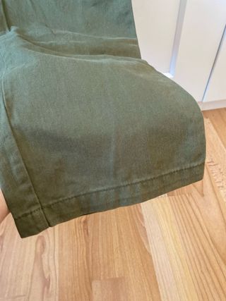 Pantalón cargo militar Bershka verde