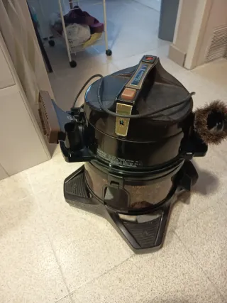 Aspiradora Rainbow SE con varios accesorios y tubo