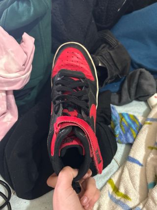 Nike Air Jordan 1 Mid Negro Rojo