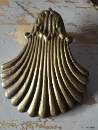 Tirador antiguo bronce latón mueble vintage concha