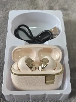 Lote de bolsos y tecnologia