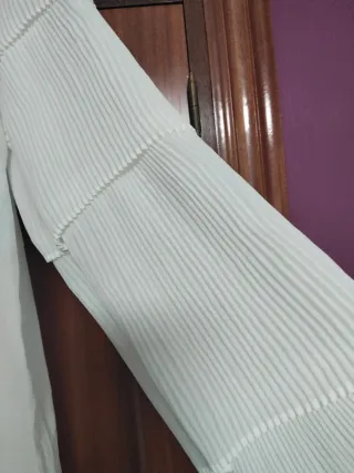 Blusa blanca con volantes