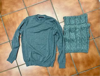 Jersey y bufanda gris