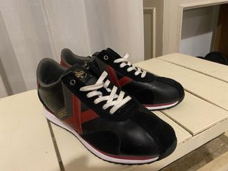Zapatillas Munich Negras y Rojas