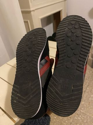 Zapatillas Munich Negras y Rojas