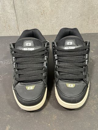 Zapatillas Globe Negras y Verdes