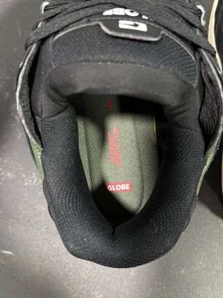 Zapatillas Globe Negras y Verdes