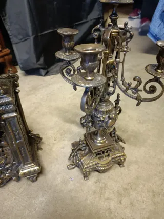 Juego de Candelabros y Reloj Bronce