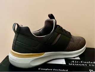 Zapatillas Skechers Negro y Dorado