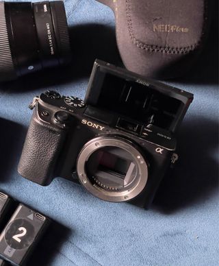 Starter Pack Sony A6400 – Cámara + ópticas + flash