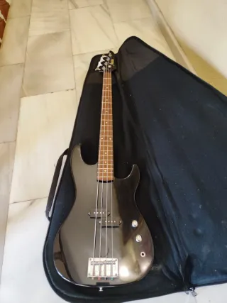 Bajo Eléctrico Negro Assia
