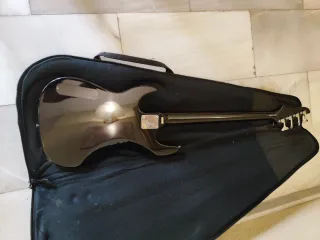 Bajo Eléctrico Negro Assia