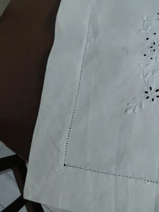 Tovaglia in lino cm 135x90 ricamata per altare
