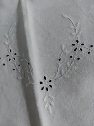 Tovaglia in lino cm 135x90 ricamata per altare