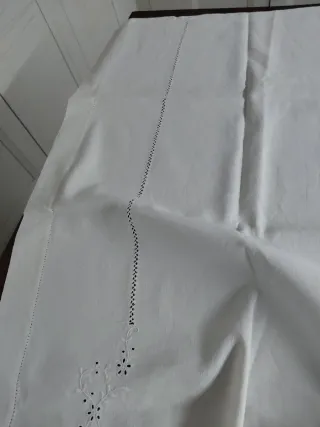 Tovaglia in lino cm 135x90 ricamata per altare