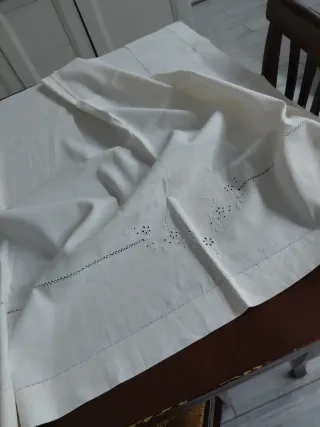 Tovaglia in lino cm 135x90 ricamata per altare