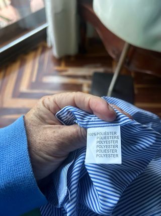 Camisa de rayas azul y blanca