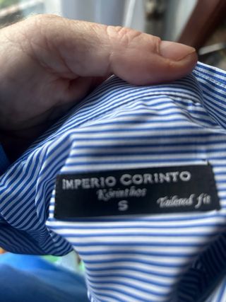 Camisa de rayas azul y blanca