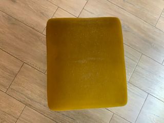 Reposapiés acolchado de madera