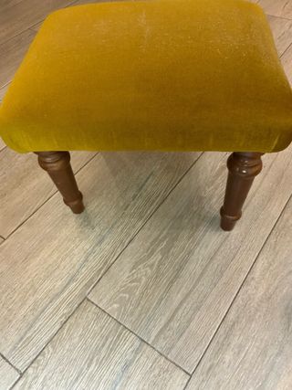 Reposapiés acolchado de madera