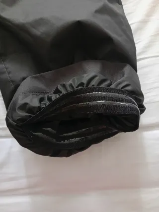 Pantaloncini da neve/sci per bambini. Taglia 8/9