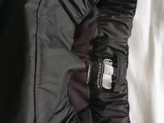 Pantaloncini da neve/sci per bambini. Taglia 8/9