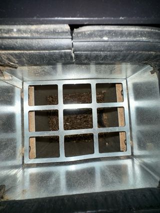 Estufa de pellets blanca y negra