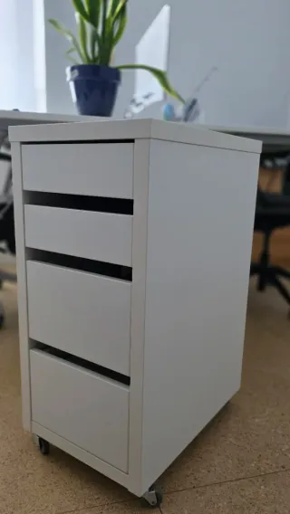 Cajonera de oficina con ruedas