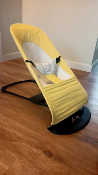 Hamaca bebé Babybjörn con juguete y funda