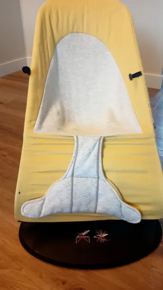 Hamaca bebé Babybjörn con juguete y funda