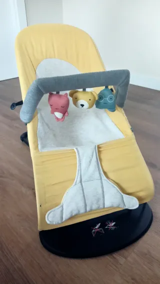 Hamaca bebé Babybjörn con juguete y funda