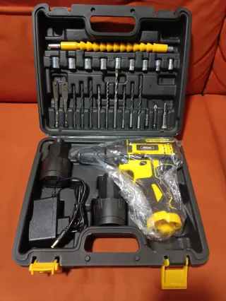 Taladro a batería con accesorios