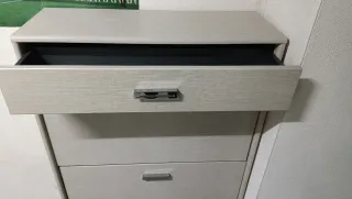 Zapatero de madera y metal