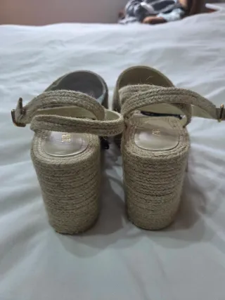 Sandalias Zara Beige Cuña