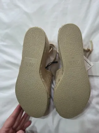 Sandalias Zara Beige Cuña