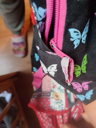 Mochila escolar con mariposas