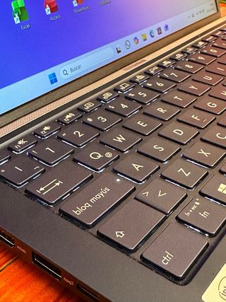 ASUS ZenBook 14 Leggero, bello e pronto all'uso