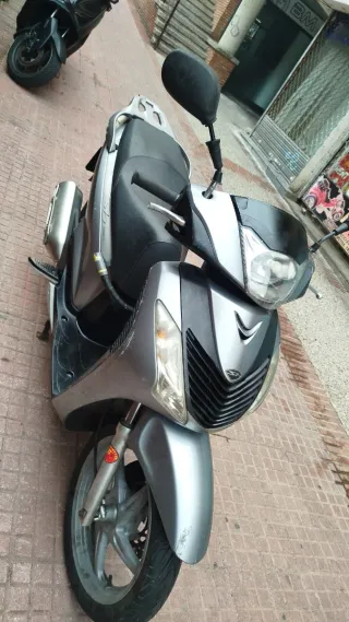 Moto Honda SH Scooter Gris 125 . ITV HASTA2027