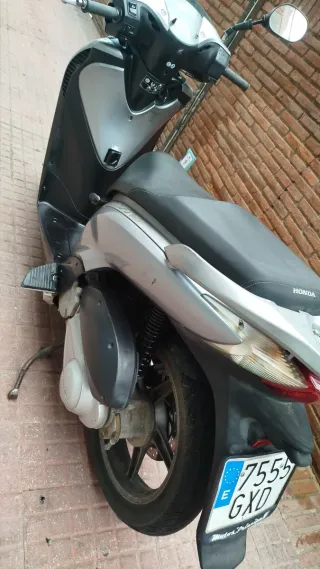 Moto Honda SH Scooter Gris 125 . ITV HASTA2027