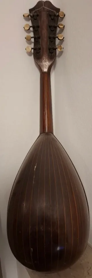 Mandolino in legno con decorazione