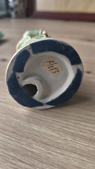 Figura cerámica violinista con sombrero