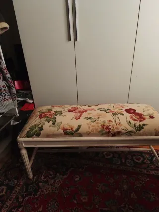 Banco largo tapizado floral