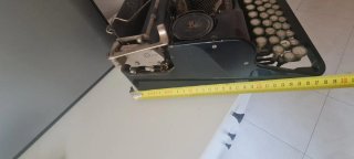 Máquina de escribir AEG Olympia antigua