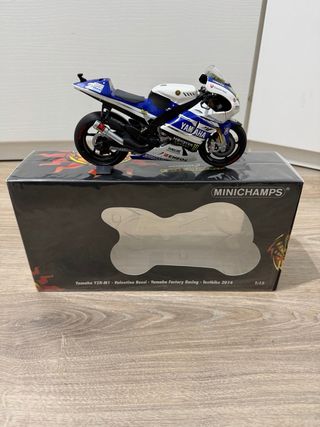 Yamaha YZR-M1 2014 Test Bike Valentino Rossi