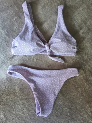 Bikini lunares morado y blanco