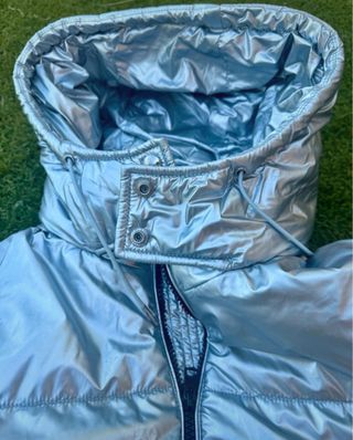 Abrigo plumífero plateado niña Bershka T.XS