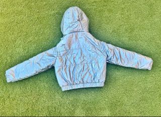 Abrigo plumífero plateado niña Bershka T.XS