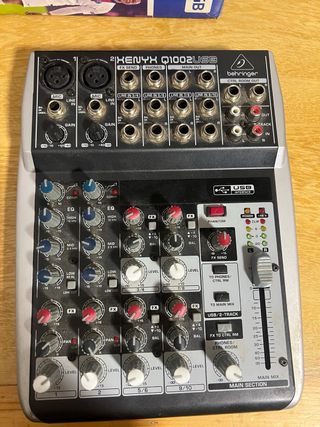 Mezclador Behringer XENYX Q1002USB de Segunda mano por 75 EUR en